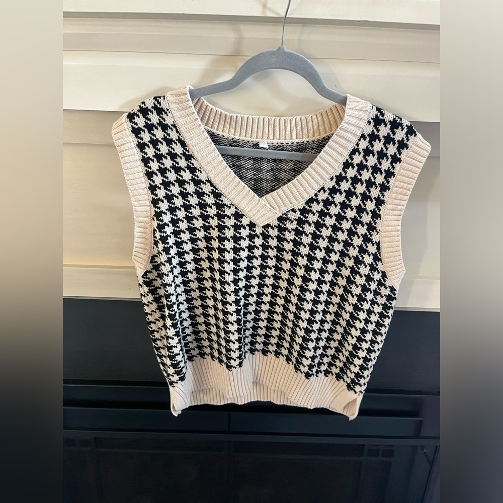 Sweater vest
